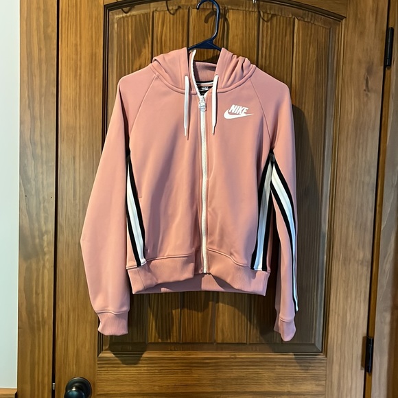 Nike jumpsuit outfit - Picture 5 of 7